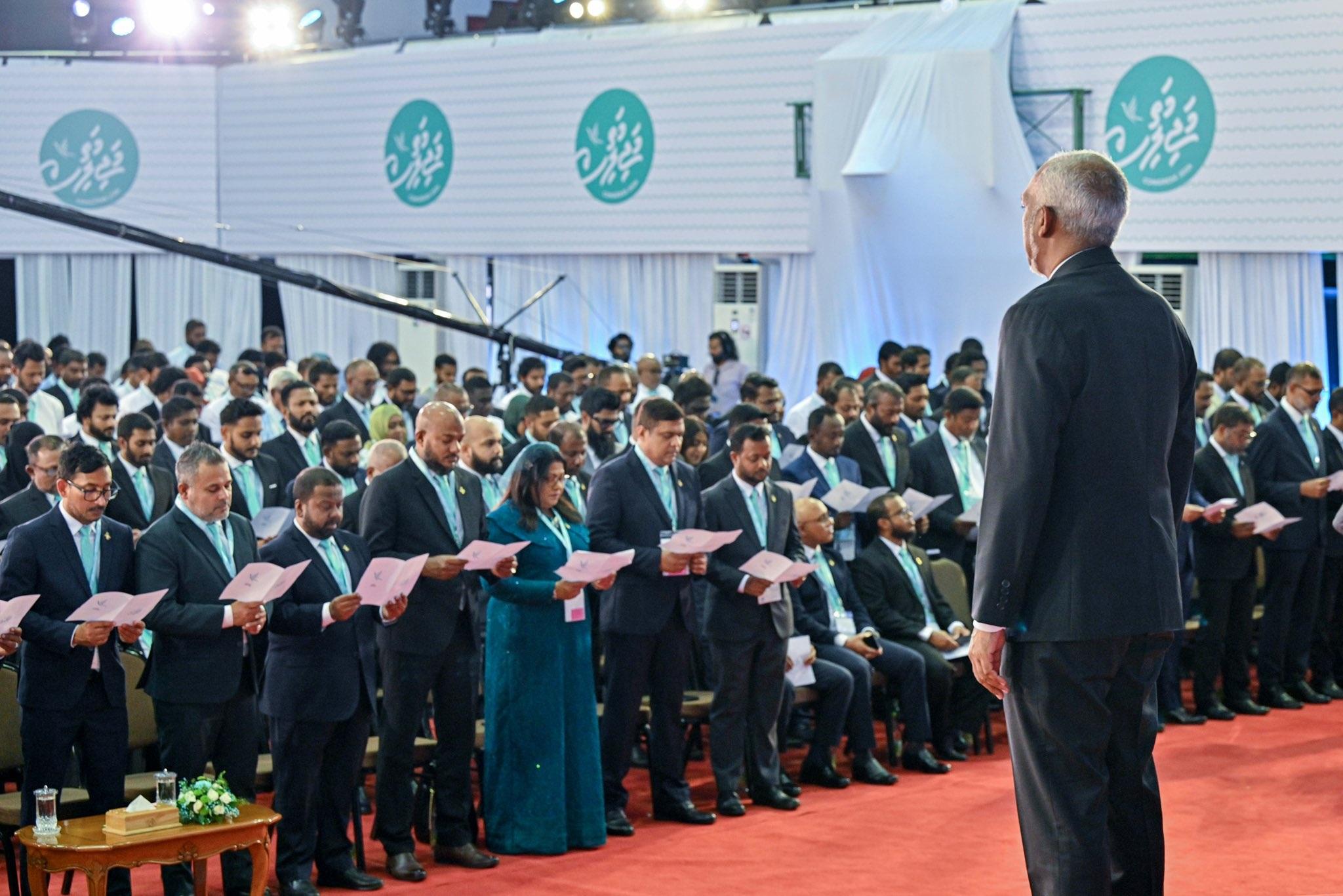 ޕީއެންސީގެ މަތީ މަޖިލީހަށާއި ލީޑަޝިޕަށް އާ ދައުރަކަށް ހޮވުނު މެންބަރުން ރައީސްގެ ކުރިފުޅުމަތީގައި އިގުރާރު ވަނީ